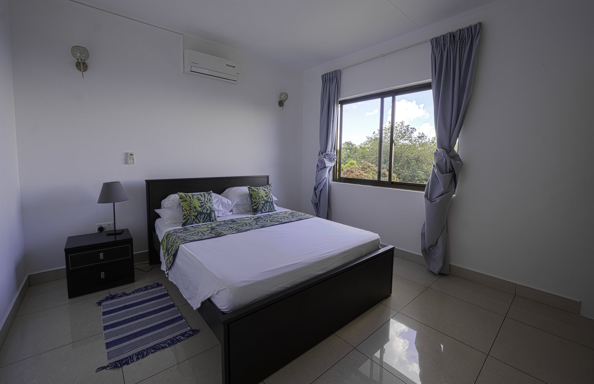 Bedroom with double bed and air conditioning